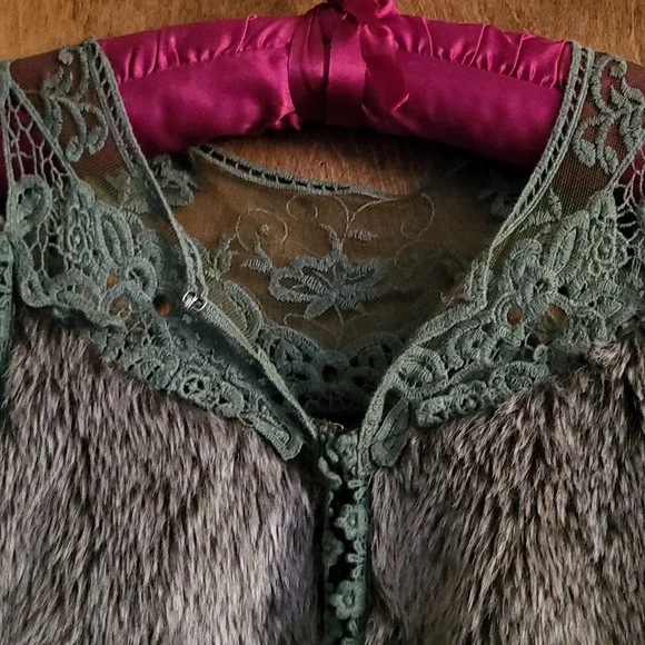 Shaggy fur embroidered top L - Picture 13 of 13